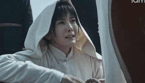 继杨幂抿嘴、刘诗诗梗脖后，赵丽颖也遭诟病！眼睛乱转乱眨被审判（组图） - 17