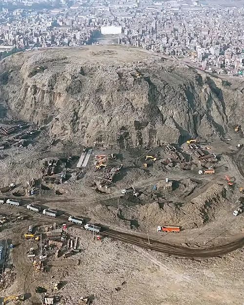 印度究竟有多脏？首都垃圾山20层楼高（组图） - 6
