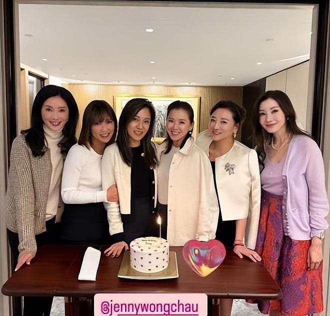 63岁许晋亨陪李嘉欣和名媛闺蜜庆生，结婚17年仍旧恩爱如初（组图） - 7