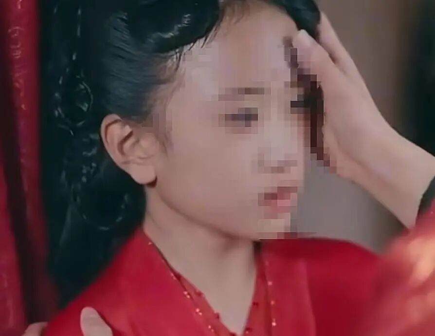7岁嫁人15岁生子，搂抱牵手、大婚圆房？现在的短剧真疯了（组图） - 4