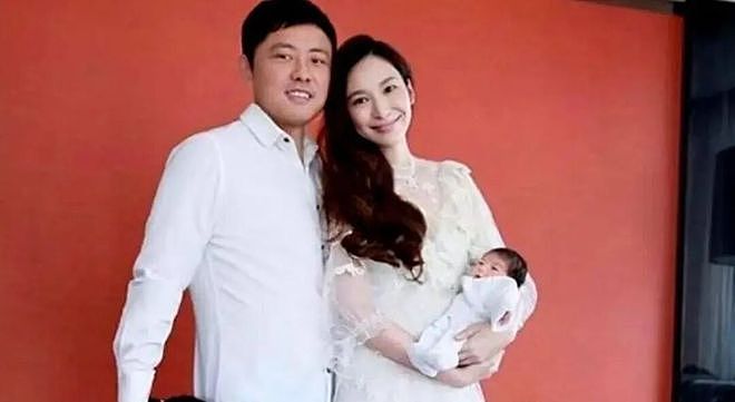 李湘遭全网封杀?张杰解约靠粉丝付钱?吴佩慈婆婆被抓了?鬼鬼炎亚纶闹翻?知名男歌手睡女粉?(组图) - 6