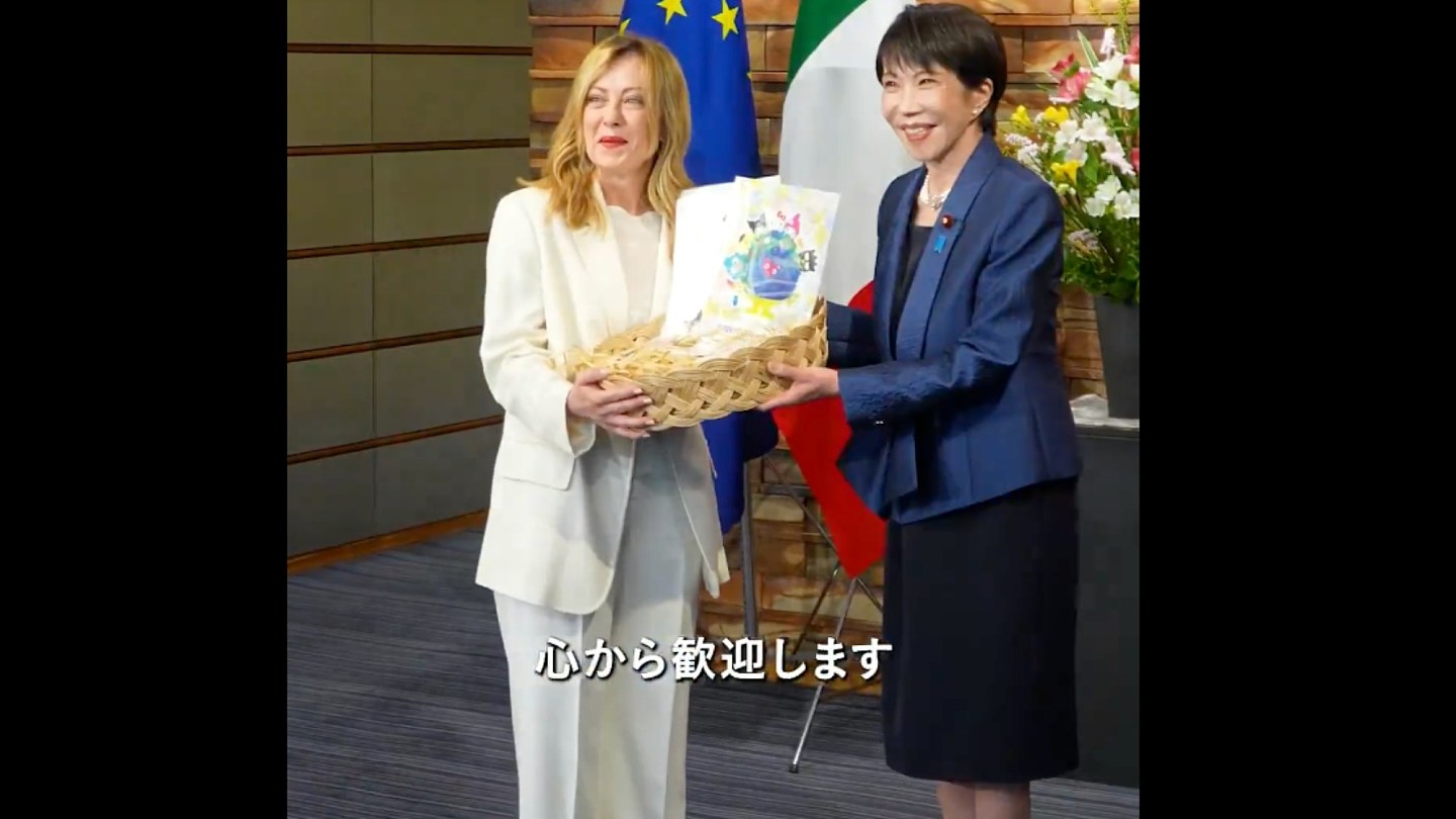梅洛尼访问日本适逢生日，高市早苗惊喜送蛋糕、礼物帮庆生（视频/组图） - 2