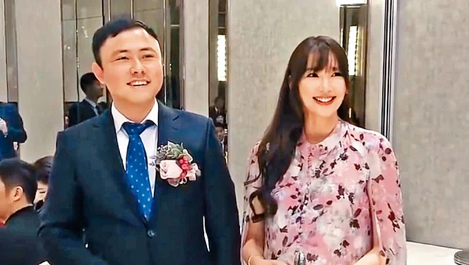 豪门梦碎！知名性感女星连生4胎仍未婚！“赌神婆婆”在美被捕，孩子爹遭全球通缉？（组图） - 12