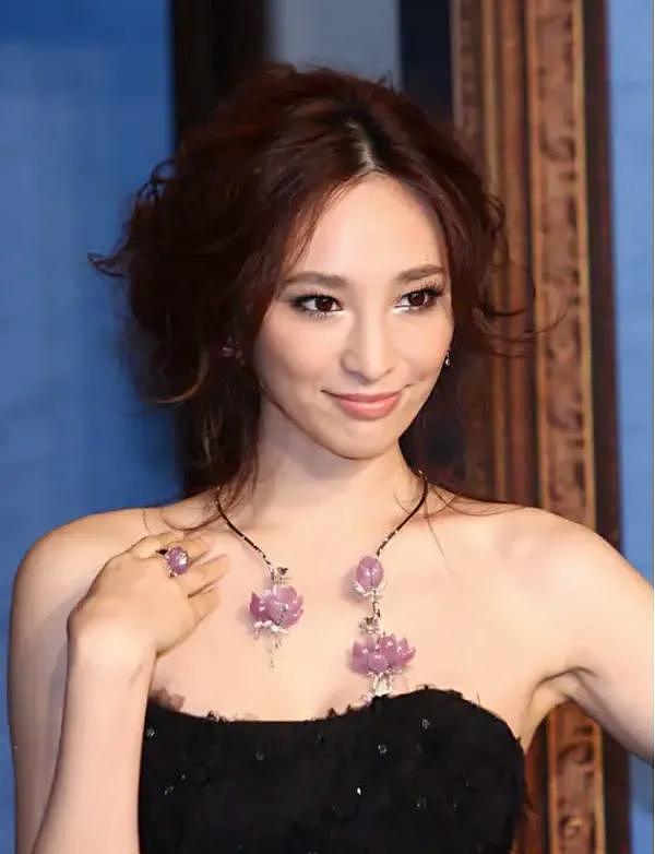 吴佩慈准婆婆崔丽杰的赌命人生：从东北仓管员到百亿流水女富豪（组图） - 4