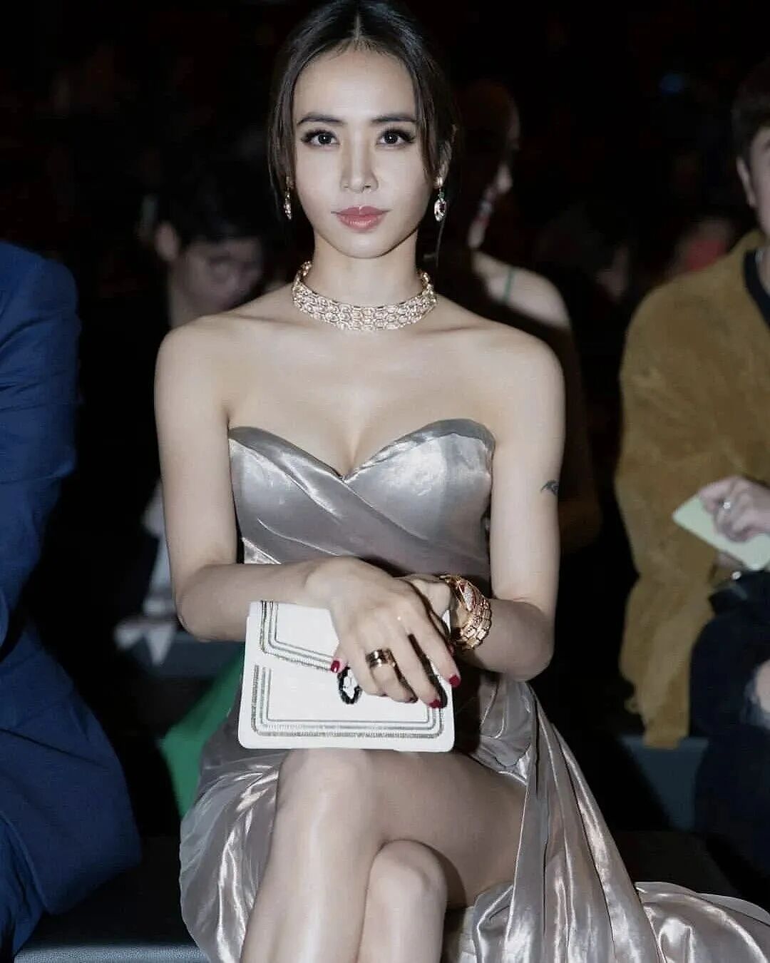 【美女】44岁还能这么疯？蔡依林的“渣女”站姿， 看得人眼睛都直了（组图） - 9