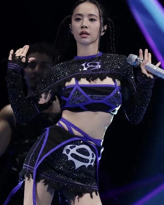【美女】44岁还能这么疯？蔡依林的“渣女”站姿， 看得人眼睛都直了（组图） - 7