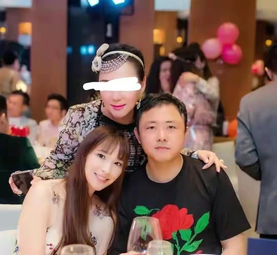 吴佩慈的女富豪准婆婆逃亡美国后落网？从东北仓管员到百亿赌场大佬，起底纪晓波母亲崔丽杰（组图） - 3