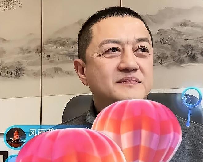 李亚鹏接不住泼天流量,首场直播卖茶叶和紫砂壶,快急死网友了(组图) - 7