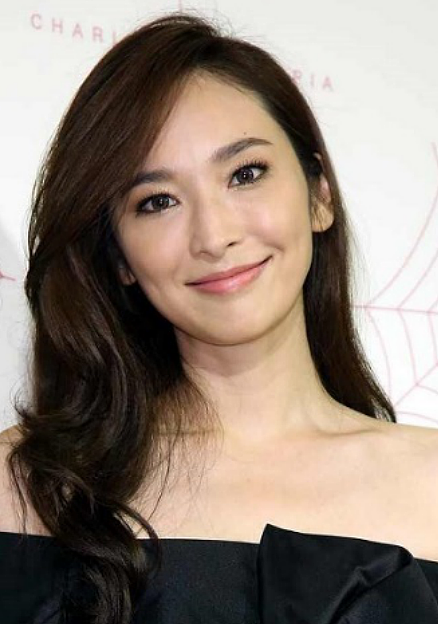 豪门梦碎！知名性感女星连生4胎仍未婚！“赌神婆婆”在美被捕，孩子爹遭全球通缉？（组图） - 4