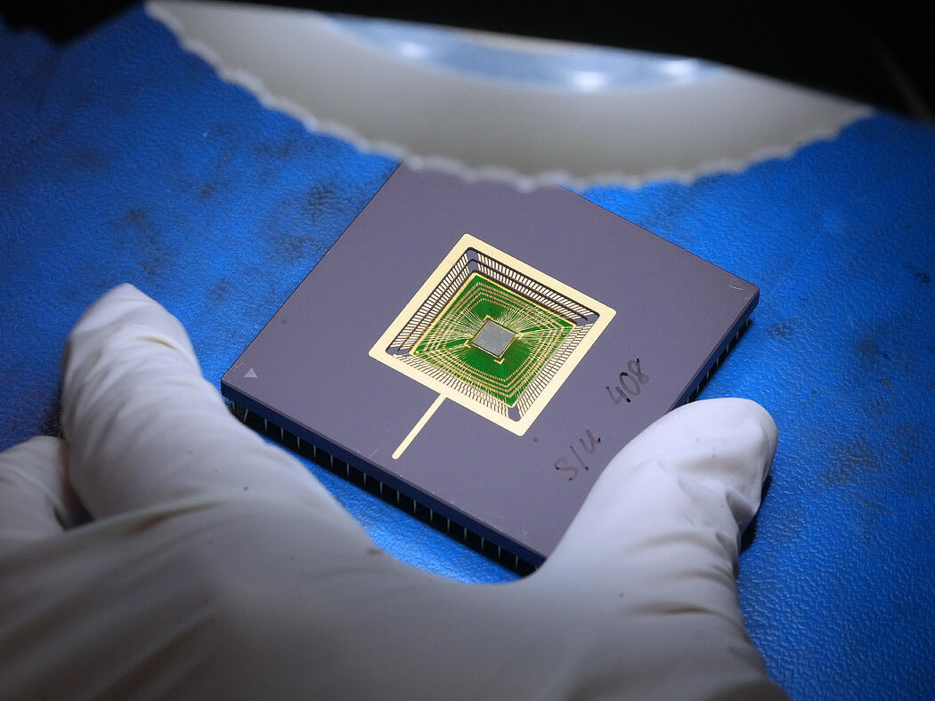 特朗普对部分外国半导体产品加征25%关税（图） - 1