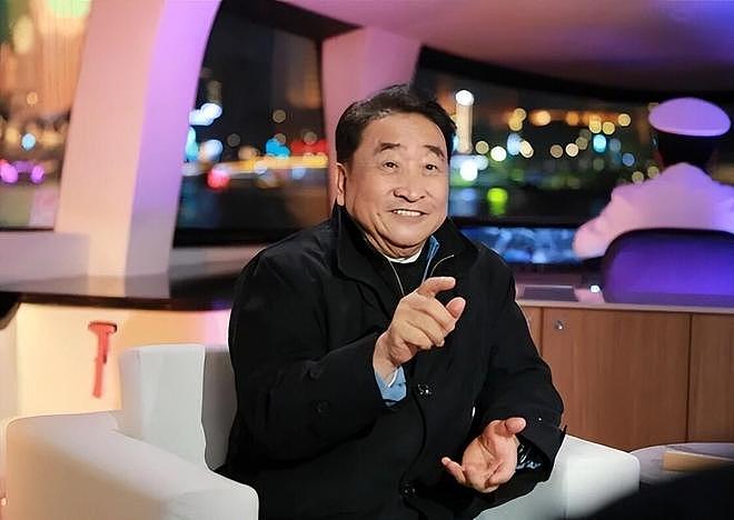 姜昆在美国豪宅过圣诞传闻真相大白刚半个月，本人近况曝光引争议（组图） - 4