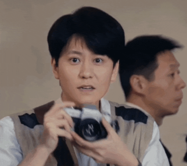 继杨幂抿嘴、刘诗诗梗脖后，赵丽颖也遭诟病！眼睛乱转乱眨被审判（组图） - 7