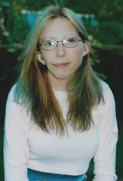 英国女子独居死去，爱犬把她快吃光了才被发现：从儿女到邻居，所有人就这样放任她走向死亡...（组图） - 8