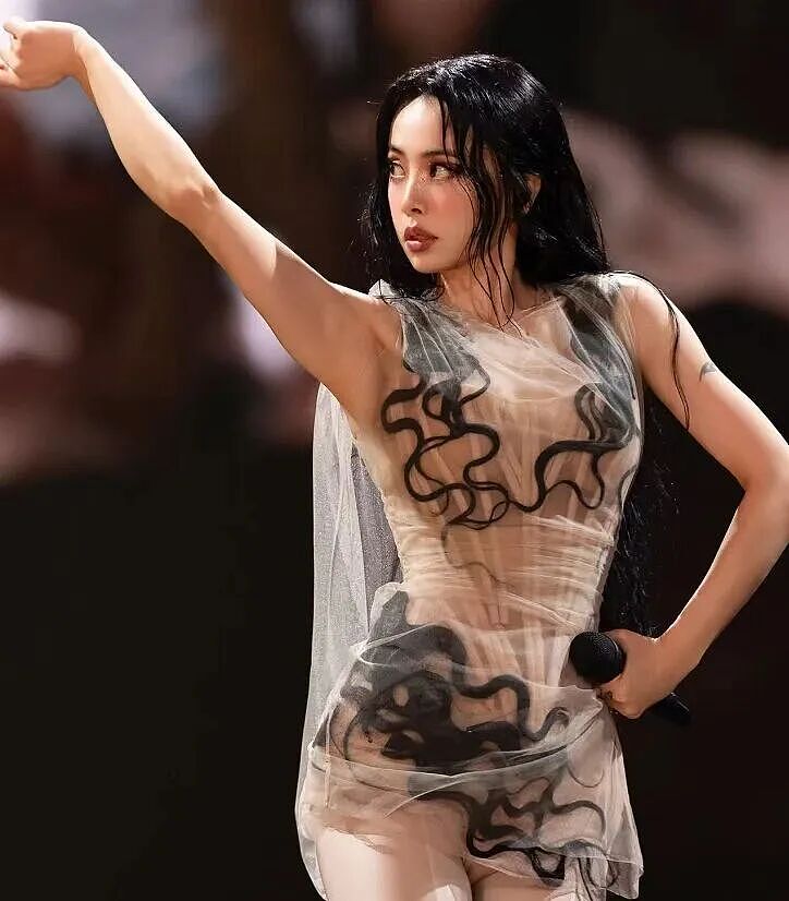 【美女】44岁还能这么疯？蔡依林的“渣女”站姿， 看得人眼睛都直了（组图） - 5