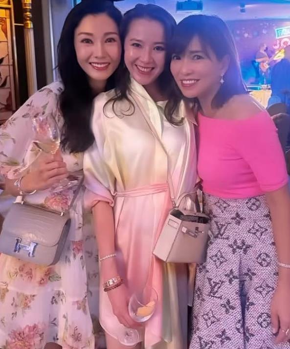 63岁许晋亨陪李嘉欣和名媛闺蜜庆生，结婚17年仍旧恩爱如初（组图） - 3