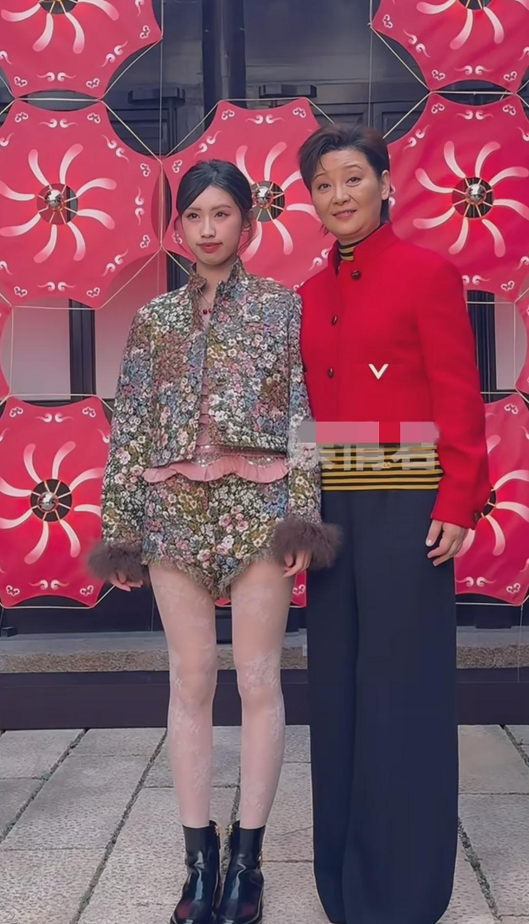 上海活动太真实！孙俪显疲惫，宋祖儿瘦成皮包骨，徐朵三角裤抢镜（组图） - 6