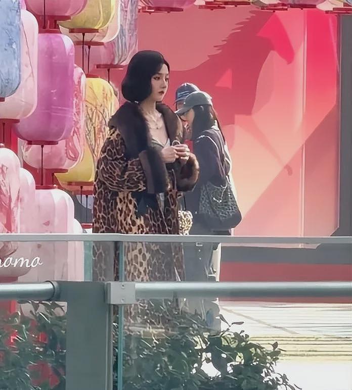 上海活动太真实！孙俪显疲惫，宋祖儿瘦成皮包骨，徐朵三角裤抢镜（组图） - 2