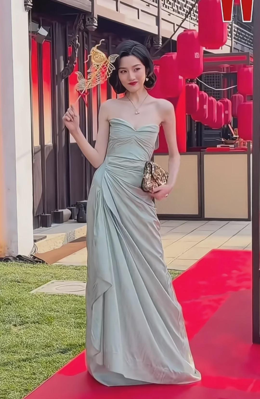 上海活动太真实！孙俪显疲惫，宋祖儿瘦成皮包骨，徐朵三角裤抢镜（组图） - 23