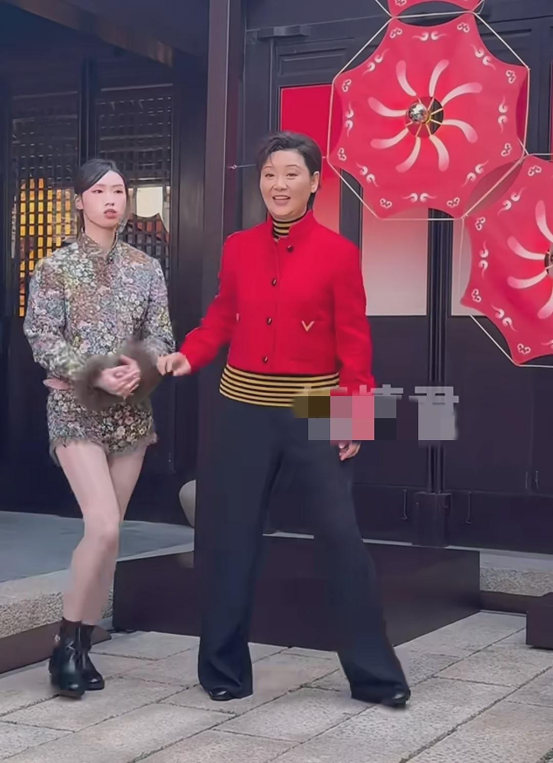 上海活动太真实！孙俪显疲惫，宋祖儿瘦成皮包骨，徐朵三角裤抢镜（组图） - 5