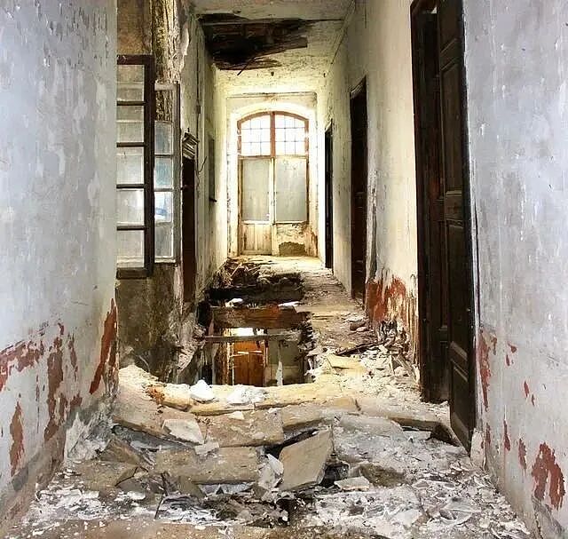 全球最“倒霉”夫妻,花费230万买下“鬼屋”,7年后突然火爆全网(组图) - 12