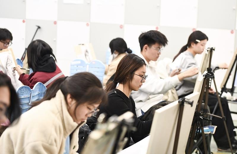 AI杀死了艺术系？中国多所大学裁撤艺术相关科系（组图） - 1