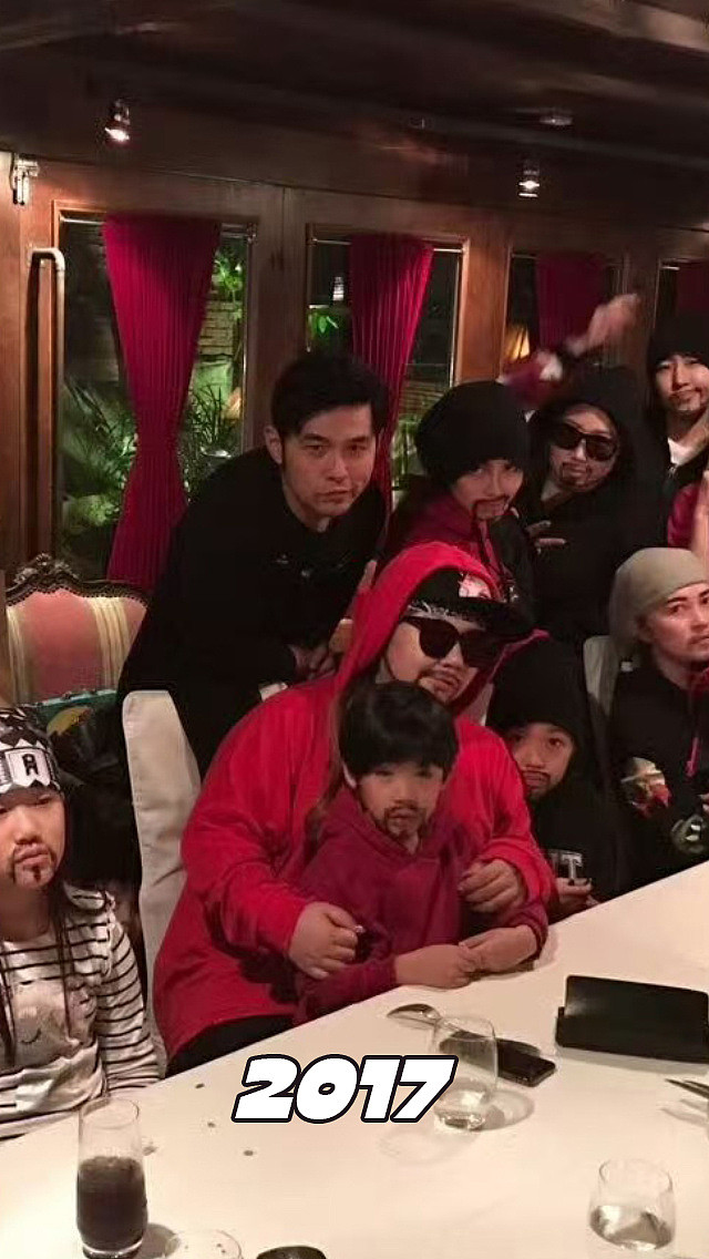 周杰伦发文庆结婚11周年：从古堡童话到五口之家，歌词浪漫变日常（组图） - 7