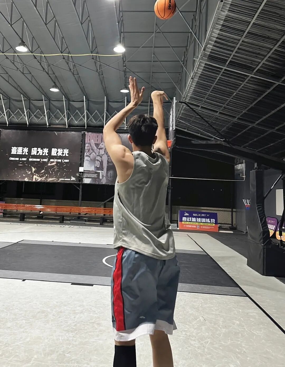 【帅哥】厦门体院189篮球体育生,白袜大长腿太诱人...(组图) - 3