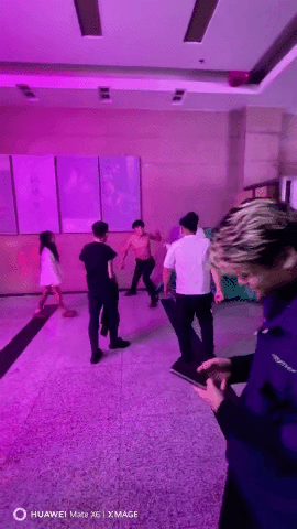网传视频黑丝女被肌肉男掌掴：多段视频和动图流出看完原因我笑疯了（组图） - 1