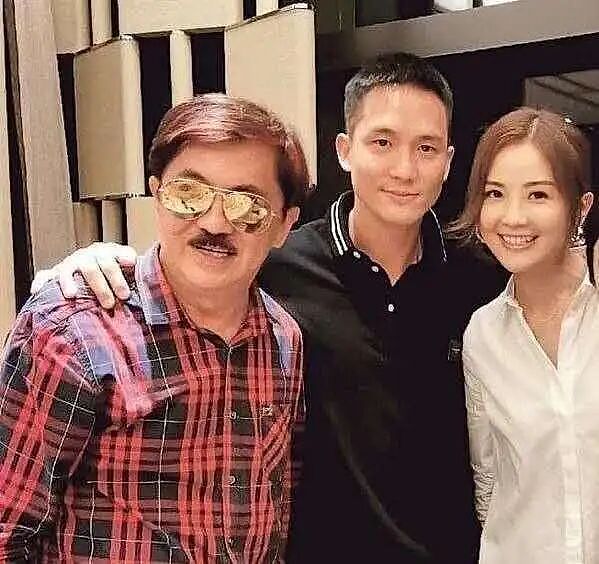 和百亿富三代分手两年后，阿Sa官宣小10岁鲜肉男友！网友：富豪哪有弟弟香……（组图） - 29