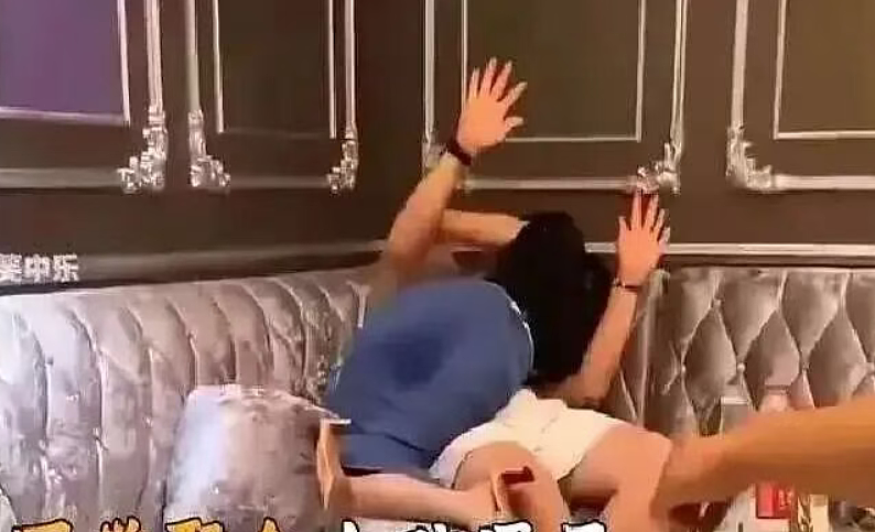 网传视频黑丝女被肌肉男掌掴：多段视频和动图流出看完原因我笑疯了（组图） - 15