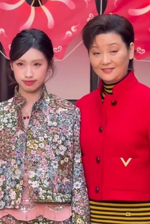 徐帆多次牵手女儿被拒,徐朵发文解释:没有看见,当时太紧张了,下次会注意(组图) - 4