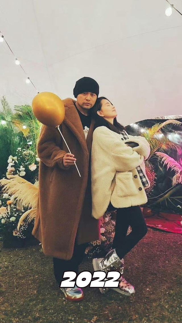 周杰伦发文庆结婚11周年：从古堡童话到五口之家，歌词浪漫变日常（组图） - 12