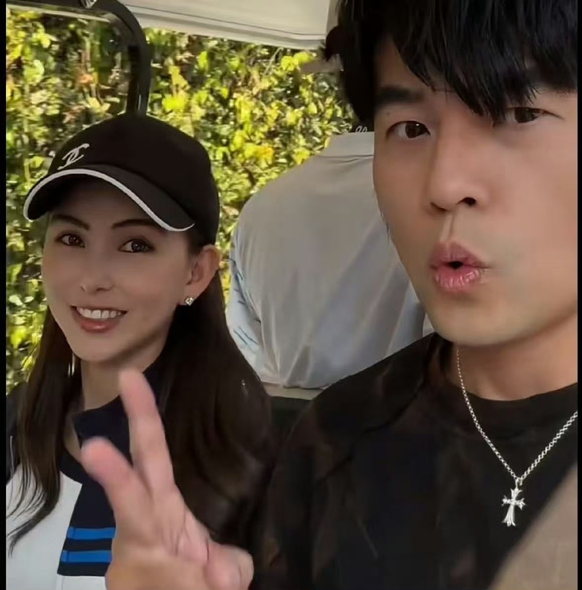 周杰伦发文庆结婚11周年：从古堡童话到五口之家，歌词浪漫变日常（组图） - 3