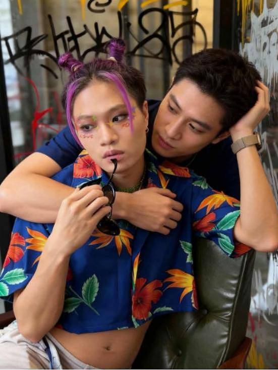 香港知名女星侄子疑出柜,依偎俊男怀抱,高调宣布找到他的许志安(组图) - 2