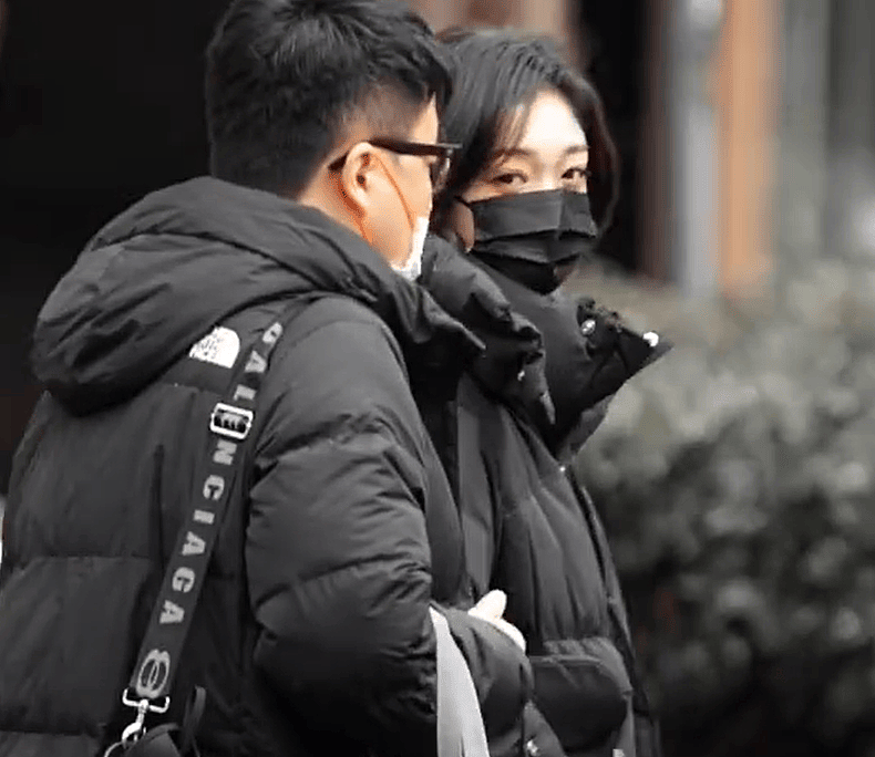 马年春晚首次联排场外细节!张小婉侧身躲镜头...(组图) - 24