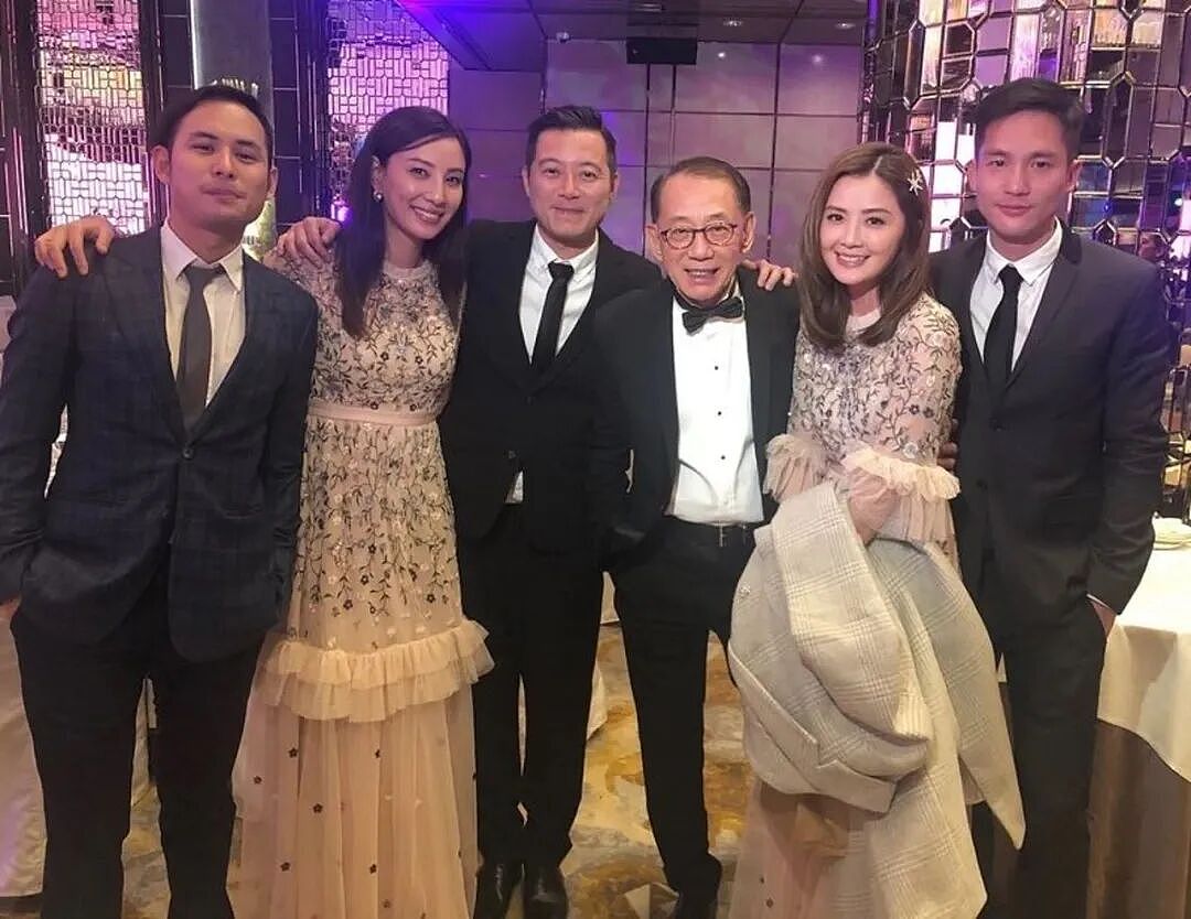 和百亿富三代分手两年后，阿Sa官宣小10岁鲜肉男友！网友：富豪哪有弟弟香……（组图） - 27