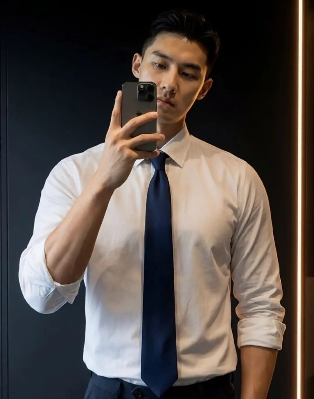 【帅哥】187正装黑皮肌肉daddy,网友辣评:不是那啥,可惜了...(组图) - 2