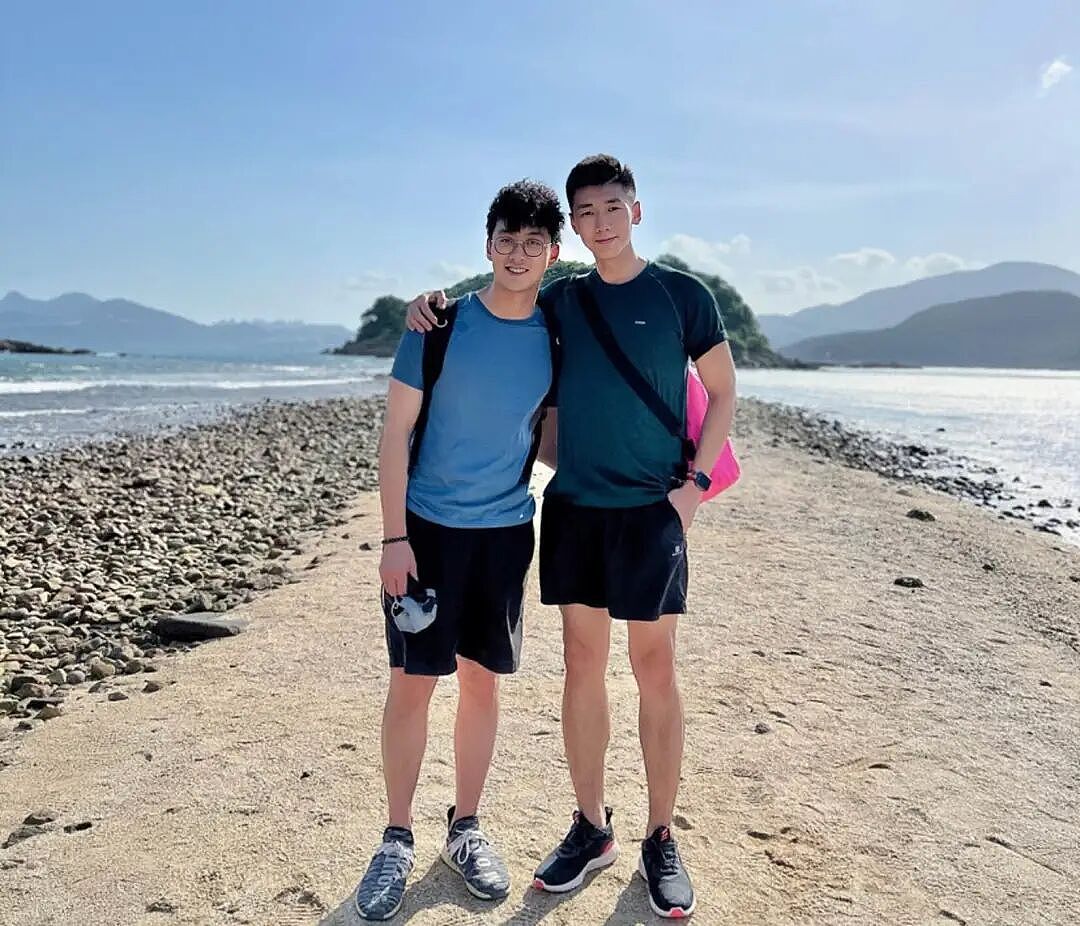 香港主持人宣布和同性爱人订婚，激动到落下男儿泪（组图） - 5