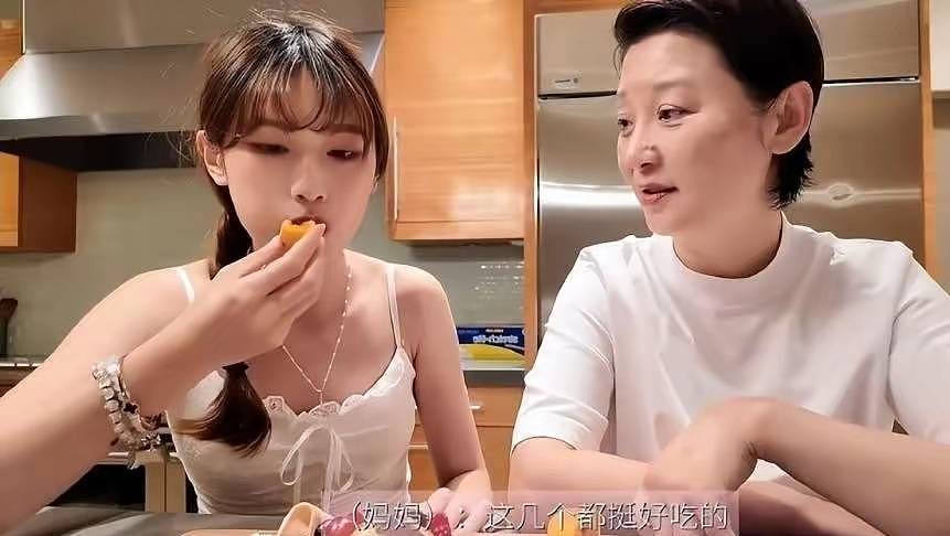 3次推开养母徐帆的手，徐朵对徐帆神情冷漠（组图） - 8