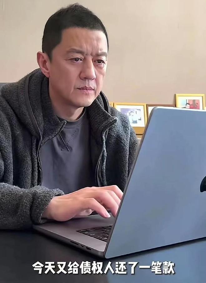 李亚鹏一晚上直播带货卖超千万?网友却吐槽他是不会蹭热度的轴人(组图) - 12