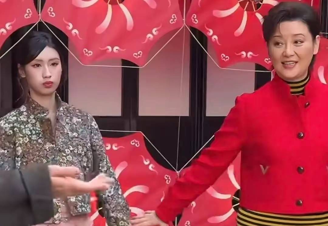 3次推开养母徐帆的手，徐朵对徐帆神情冷漠（组图） - 5
