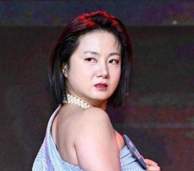 经纪人曝光37岁女星！与男子车上发生关系，脚踢司机椅背险酿车祸（组图） - 4