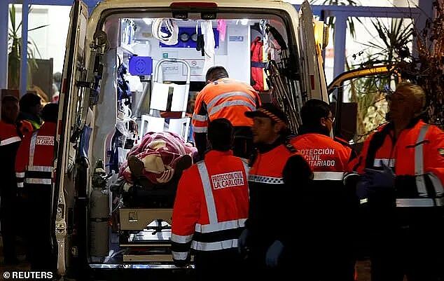 西班牙高铁相撞致39人遇难:铁轨笔直、设备全新、排除人为,原因诡异成谜(组图) - 9