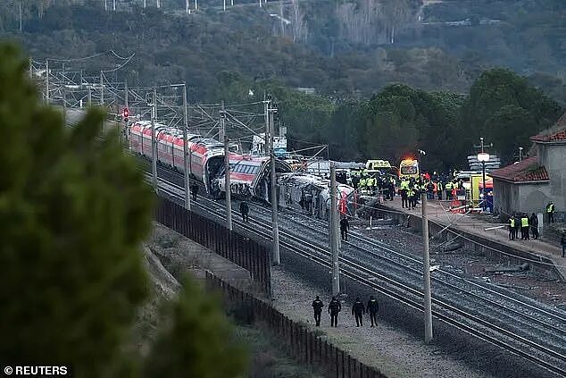 西班牙高铁相撞致39人遇难:铁轨笔直、设备全新、排除人为,原因诡异成谜(组图) - 5