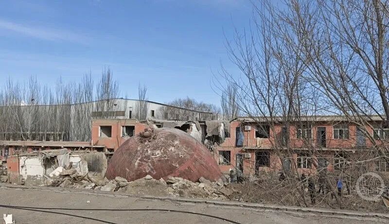 实地探访包钢板材厂爆炸事故现场：工人被气浪掀飞，巨型铁球砸塌二层楼（组图） - 2