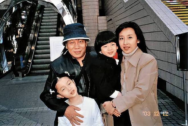 梁小龙家庭情况：有2任妻子3名子女，现任很漂亮，女儿是功夫高手（组图） - 17