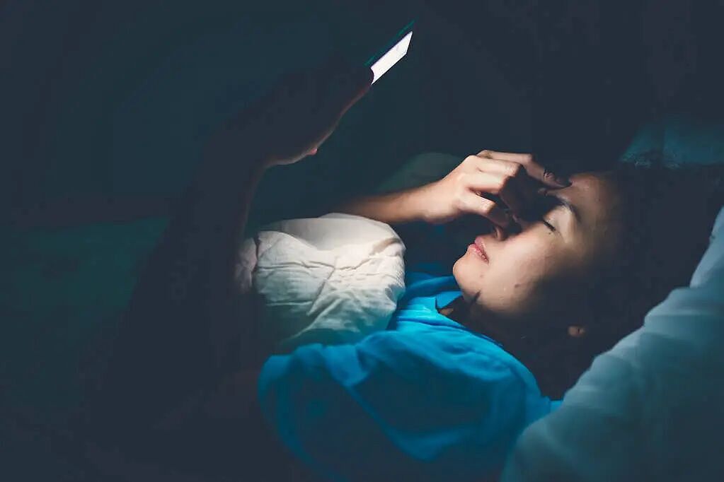 冬天比夏天熬夜更危险，差别主要有4点（组图） - 1