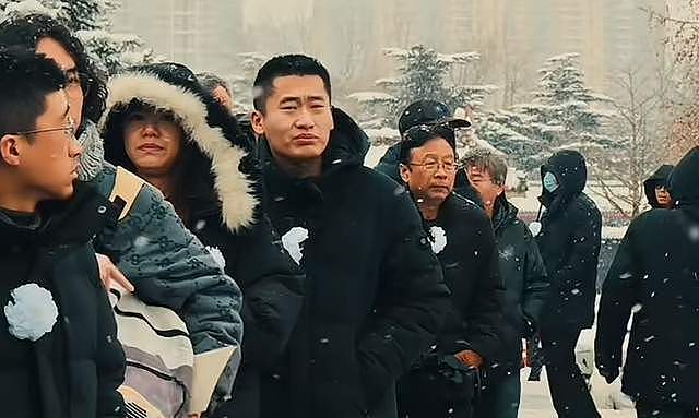 聂卫平追悼会！雷军送花圈悼念，群众冒雪送别，挽联完美总结一生（组图） - 4