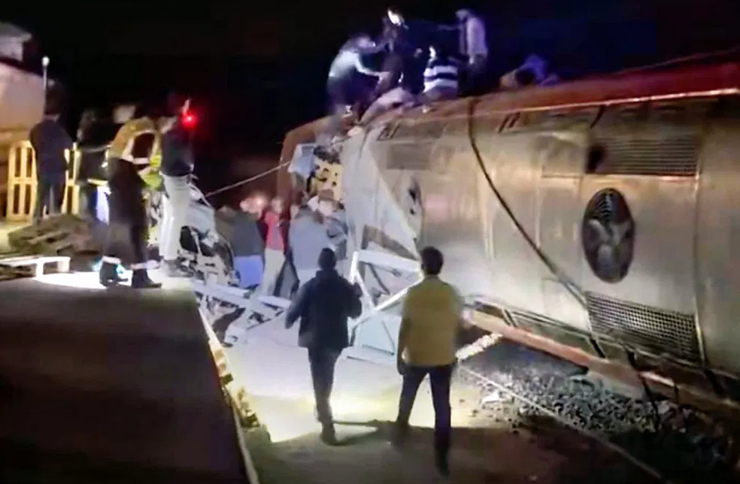 两辆高铁脱轨相撞，已致21人死上百人伤！现场骇人视频公布…（视频/组图） - 7