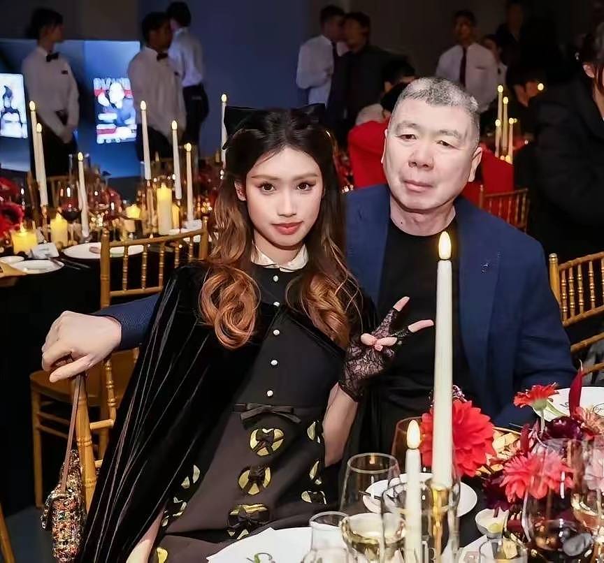 3次推开养母徐帆的手，徐朵对徐帆神情冷漠（组图） - 3